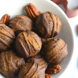 Vegan Paleo Gingerbread Bites! These simple no bake energy bites are made with dates, molasses, pecans and warm spices. An easy, healthy snack for your day! Vegan + Paleo + Gluten Free + Low Calorie