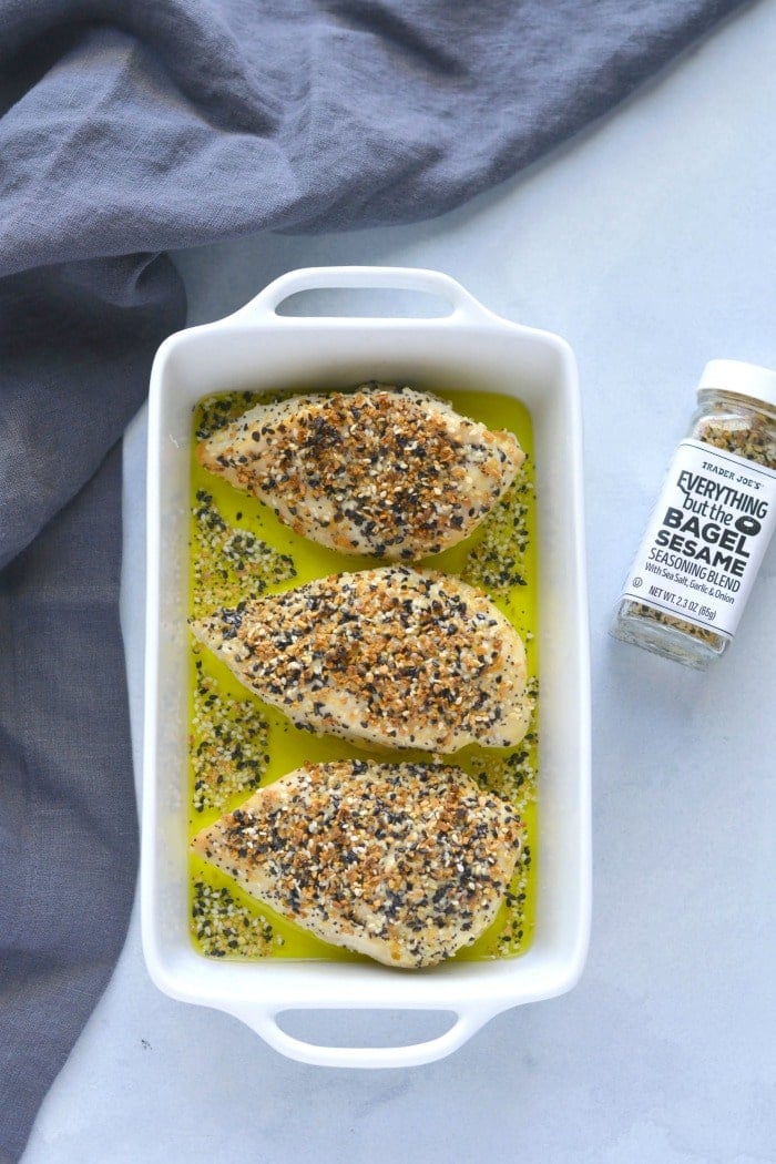 Everything Bagel Chicken! Juicy, baked chicken crusted with everything bagel seasoning. An easy 30-minute meal that takes chicken from boring to delicious! Low Carb + Paleo + Gluten Free + Low Calorie