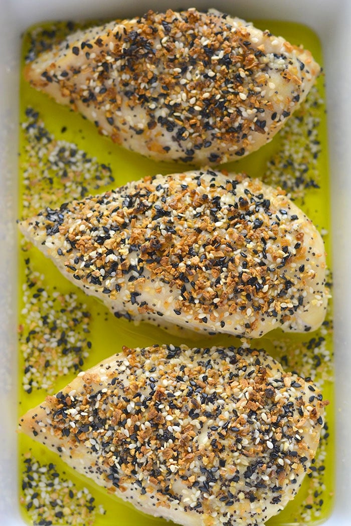 Everything Bagel Chicken! Juicy, baked chicken crusted with everything bagel seasoning. An easy 30-minute meal that takes chicken from boring to delicious! Low Carb + Paleo + Gluten Free + Low Calorie