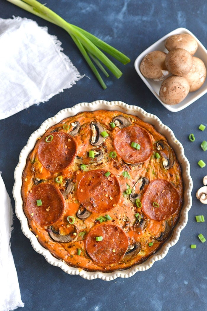 Low Carb Pizza Frittata! An easy crustless egg bake for breakfast, lunch or dinner that tastes like pizza and is packed with veggies. Paleo + Whole30 + Low Carb + Gluten Free + Low Calorie