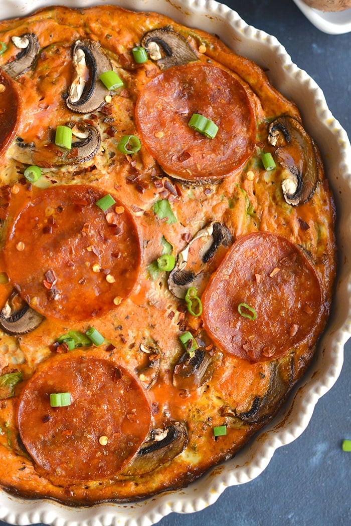 Low Carb Pizza Frittata! An easy crustless egg bake for breakfast, lunch or dinner that tastes like pizza and is packed with veggies. Paleo + Whole30 + Low Carb + Gluten Free + Low Calorie