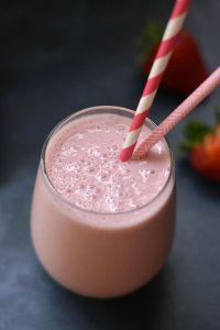 This Strawberry Greek Yogurt Smoothie is perfect for breakfast on the go. High protein with 3 ingredients and no added sugar. Rich in Vitamin C and antioxidants! Gluten Free + Low Calorie + Vegetarian 
