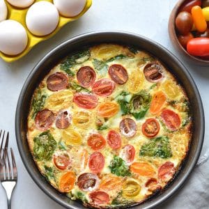 This Tomato Spinach Egg White Frittata is a healthy veggie-filled breakfast. An easy Whole30 recipe that's high protein and great for meal prep! Low Carb + Paleo + Gluten Free + Dairy Free + Whole30 + Low Calorie + Vegetarian