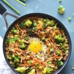 Low Carb Breakfast Cauliflower Fried Rice is an easy breakfast meal prep perfect for a healthy breakfast. Freezer friendly, easy to make and delicious! Vegetarian + GF + Low Carb + Paleo + Low Calories + Soy Free