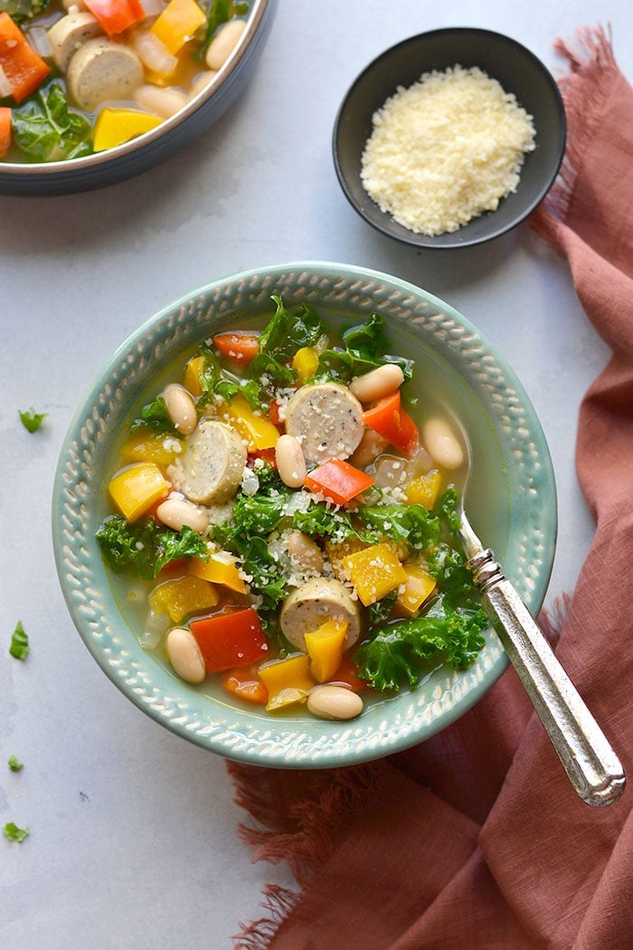 Healthy Kale Sausage Pepper Soup! An easy 30 minute one-pot meal with nourishing vegetables, beans and chicken sausage. High in fiber and protein. Gluten Free + Low Calorie