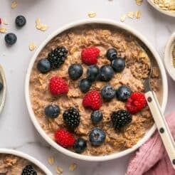 High Protein Chocolate Oatmeal! Make better balanced oatmeal with protein for balancing fat loss hormones and losing weight. Prep as instant oats or overnight oats with simple, healthy ingredients. Gluten Free + Low Calorie