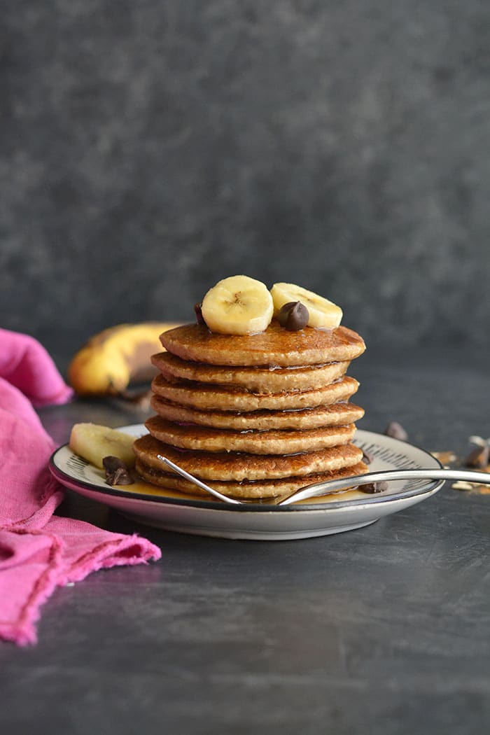 Healthy Banana Oat Pancakes! Made with simple ingredients, these healthy pancakes are low calorie, high fiber, egg free and have no added sugar. Meal prep them for a healthy breakfast all week long! Gluten Free + Low Calorie + Vegan
