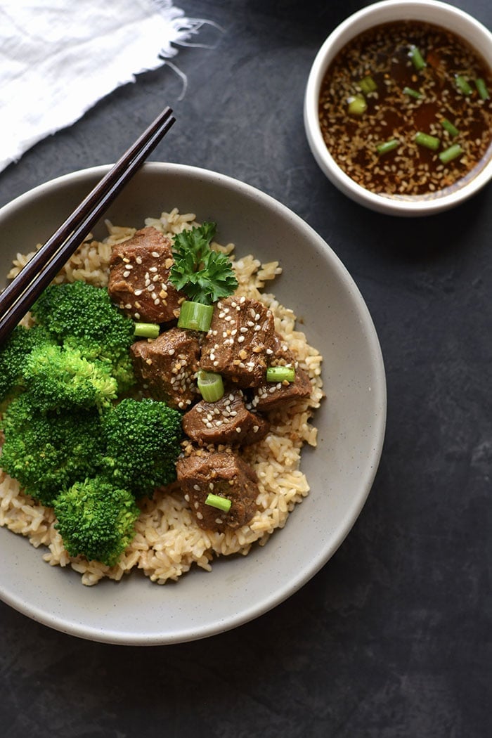 broccoli brown rice and beef in a grey bowl