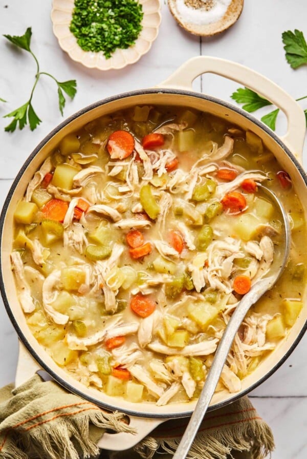 Healthy Chicken Pot Pie Soup is a low calorie soup recipe made without cream or dairy. A lighter chicken pot pie recipe that's delicious and gluten free! Low Calorie + Gluten Free + Paleo
