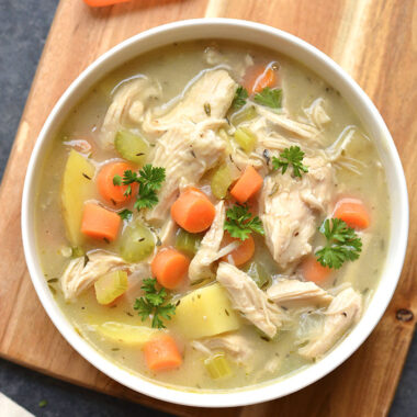Healthy Chicken Pot Pie Soup is a low calorie soup recipe made without cream or dairy. A lighter chicken pot pie recipe that's delicious and gluten free! Low Calorie + Gluten Free + Paleo