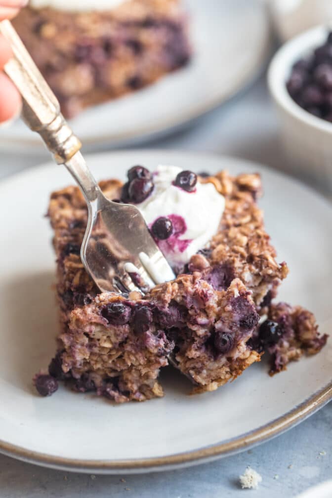 High Protein Blueberry Oatmeal Bake {Low Calorie} Skinny Fitalicious®