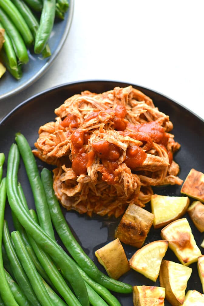 Healthy Crockpot Pulled Pork {Low Calorie, GF} Skinny Fitalicious®