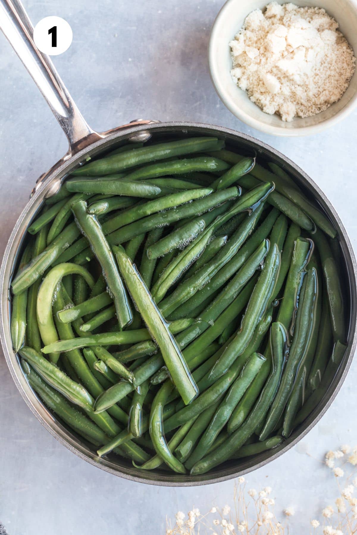 Green beans in a skillet.