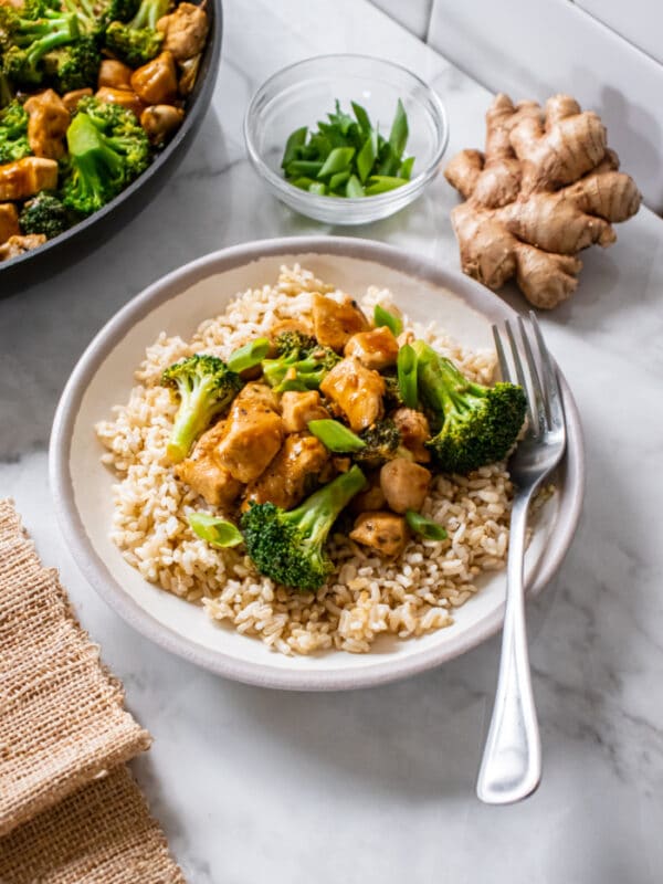 Healthy Ginger Chicken Broccoli {Low Cal, GF} Skinny Fitalicious®