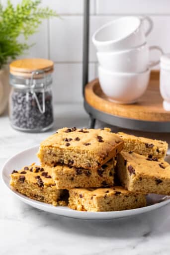 These Low Calorie Cookie Bars made with chocolate chips are delicious! Made with simple baking ingredients, they are only 100 calories per bar and easy to make!