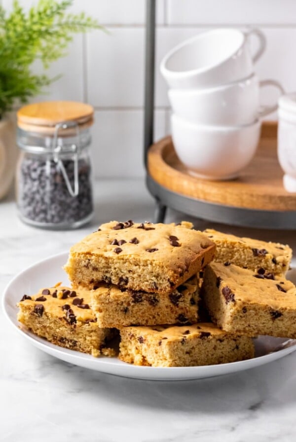These Low Calorie Cookie Bars made with chocolate chips are delicious! Made with simple baking ingredients, they are only 100 calories per bar and easy to make!
