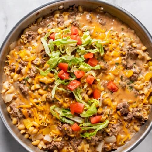 Healthy Cheeseburger Macaroni Skillet is a simple low calorie dinner made with lean beef, macaroni, cheese and packed with the flavors of a cheeseburger while being lighter in calories.