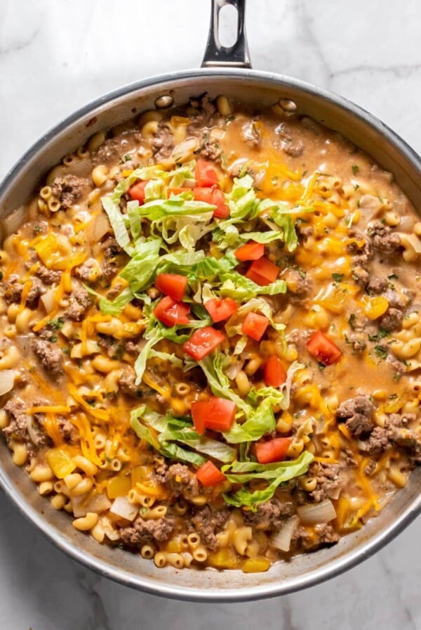 Healthy Cheeseburger Macaroni Skillet is a simple low calorie dinner made with lean beef, macaroni, cheese and packed with the flavors of a cheeseburger while being lighter in calories.