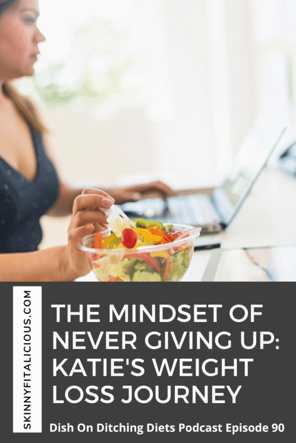 woman eating a salad at her desk looking at her computer