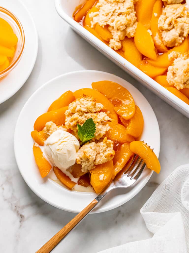 Low Calorie Peach Cobbler {GF, Vegan} Skinny Fitalicious®
