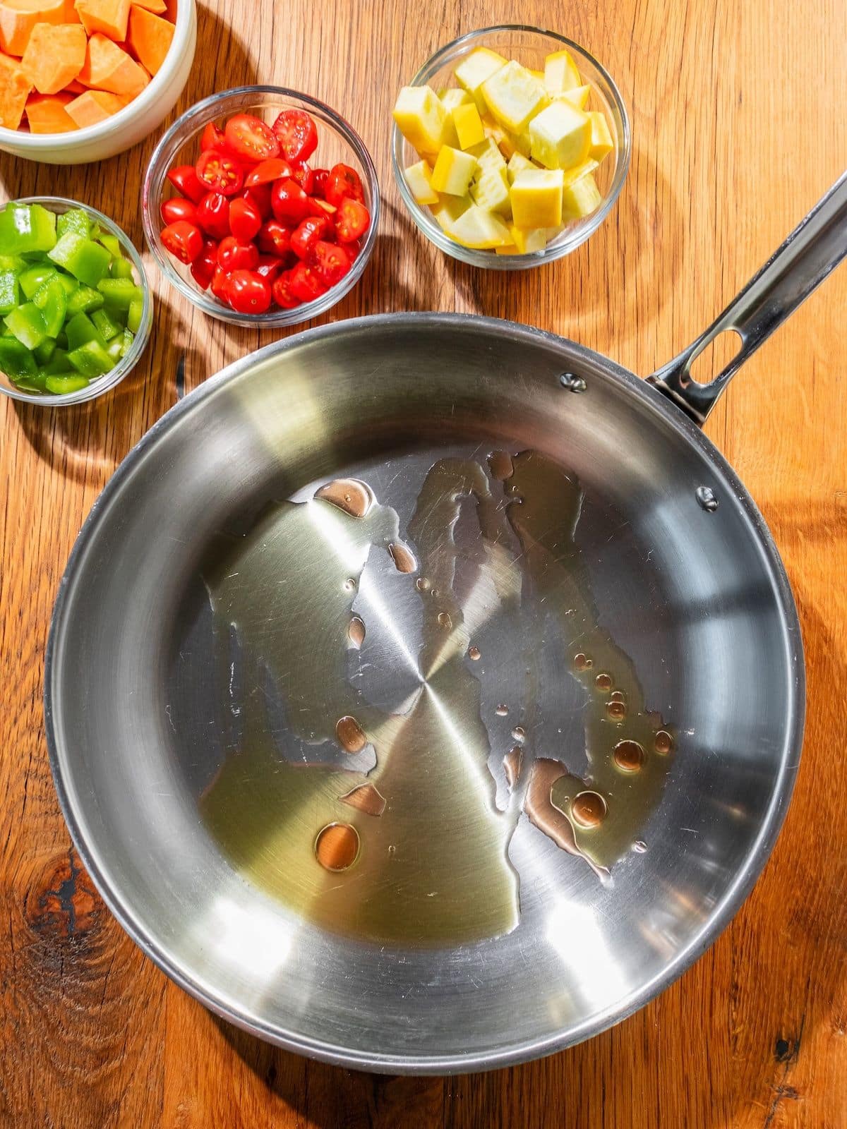 Olive oil and apple cider vinegar in a skillet.