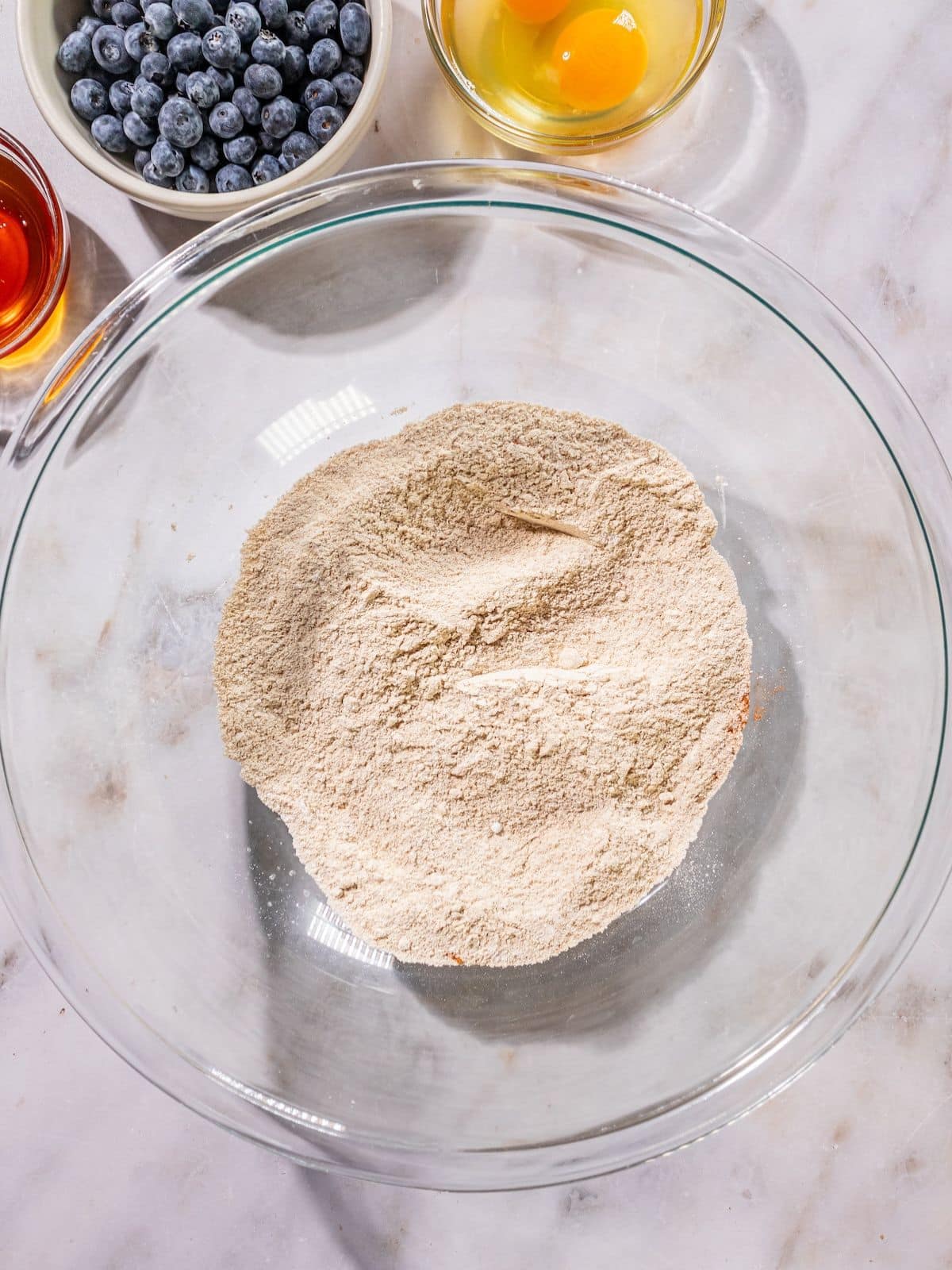 Flour, baking powder, baking soda, salt and cinnamon in a bowl.