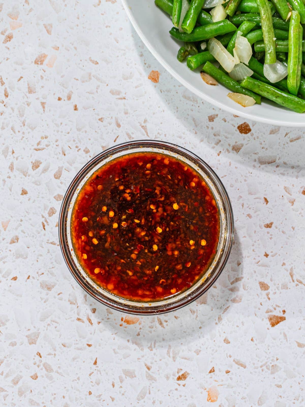 The sauce in a bowl.