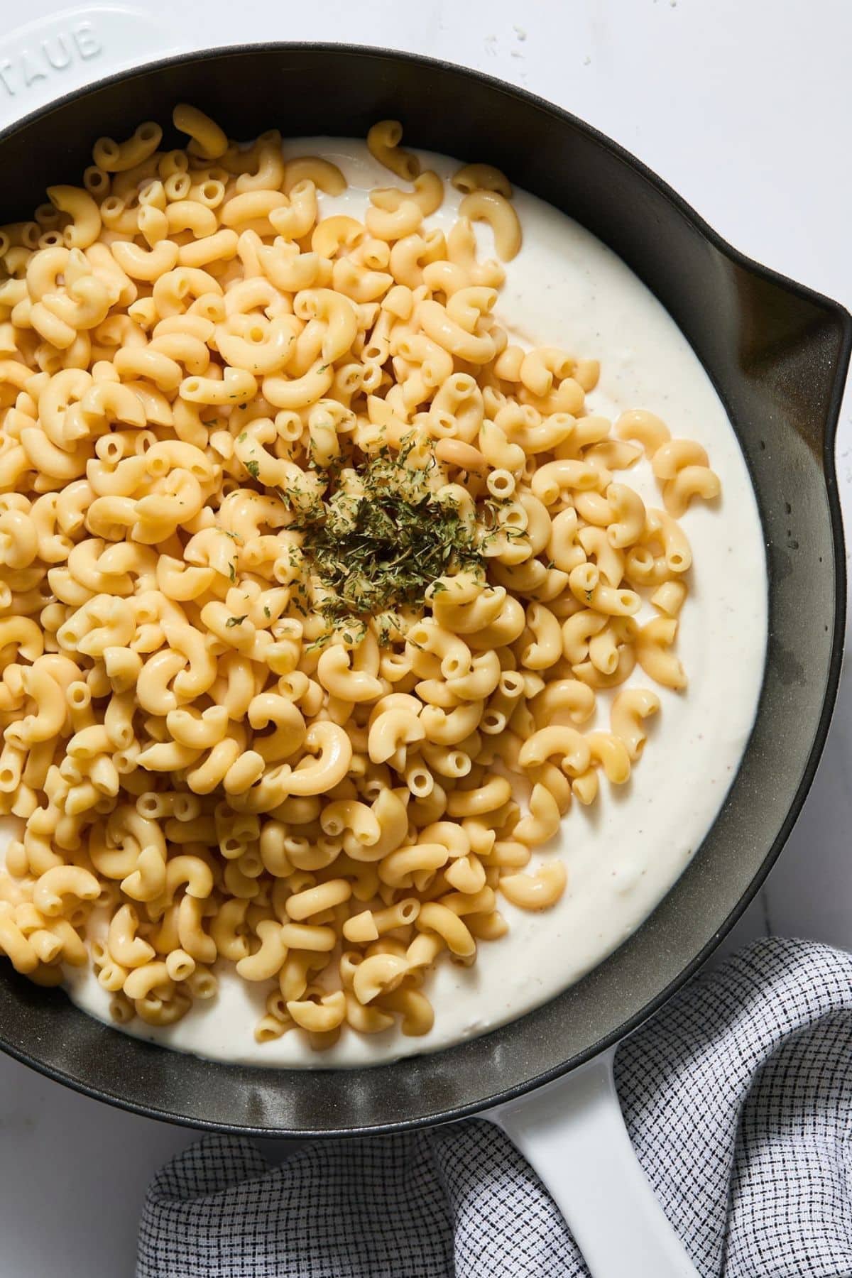 The pasta add to sauce mixture.