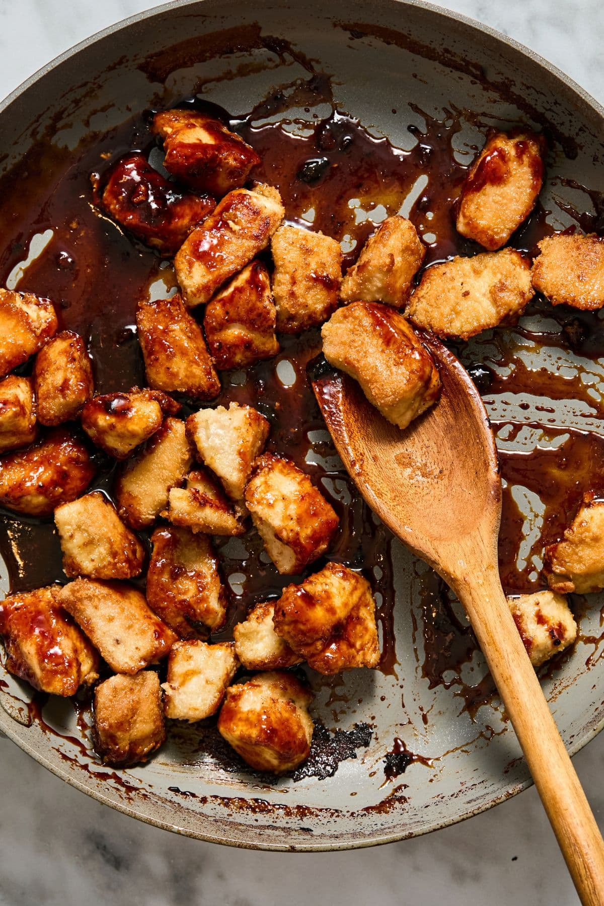 The chicken coated in the sauce.